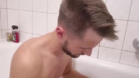 Snapshot of julia_official chatting on 10.18.25 julia_official online show from 10.18.25