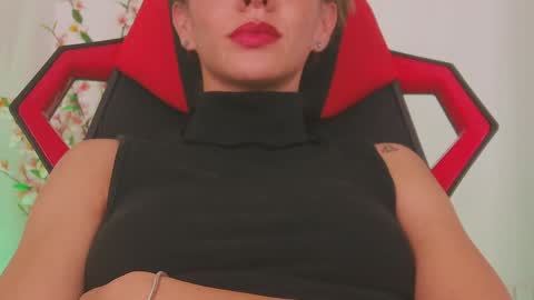 Snapshot of julia_roberts420 chatting on 12.22.24 Julia Schedule 10 pm to 4 am GTM-5 online show from 12.22.24