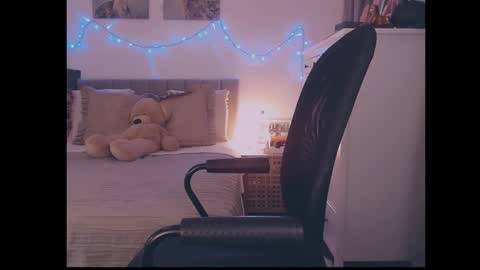 julialiones online show from 02.19.26