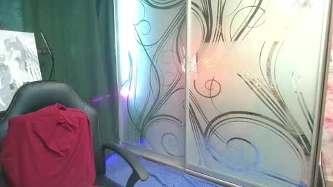 Snapshot of juliamorgann chatting on 05.15.26 juliamorgann online show from 05.15.26
