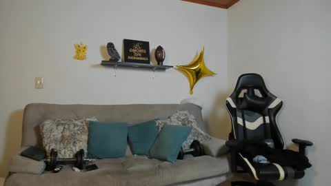 julian_wallace online show from 12.04.25