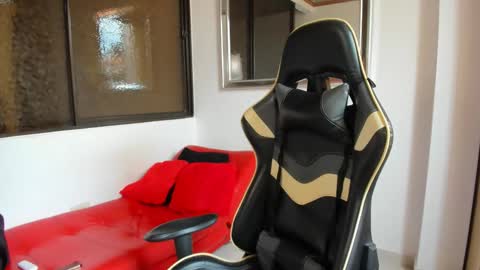 julian_wallace online show from 03.02.26