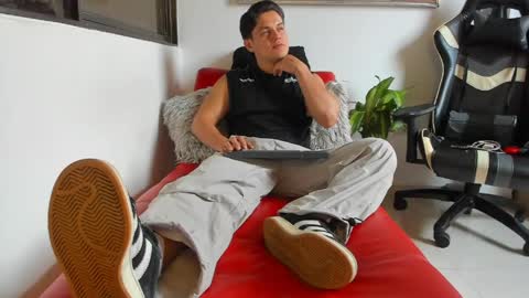 julian_wallace online show from 05.04.26