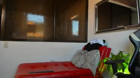 julian_wallace online show from 05.05.26