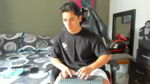 Snapshot of julian_wallace1 chatting on 06.17.26 julian_wallace1 online show from 06.17.26