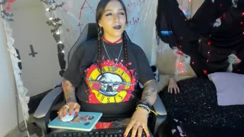 Snapshot of julianacarter chatting on 10.20.25 JulianaCarter online show from 10.20.25
