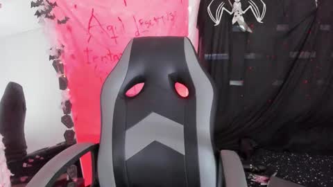 Snapshot of julianacarter chatting on 10.27.25 JulianaCarter online show from 10.27.25