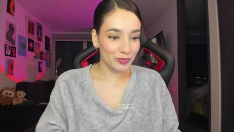 Snapshot of julidavila chatting on 05.19.26 Jeimy Help me to reach 100 thumbs up online show from 05.19.26