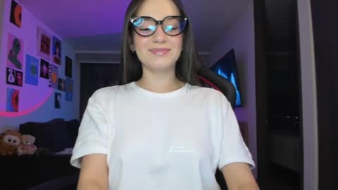 Snapshot of julidavila chatting on 06.07.26 Jeimy Help me to reach 100 thumbs up online show from 06.07.26