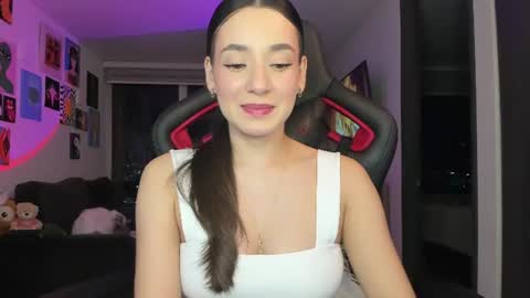 Snapshot of julidavila chatting on 06.13.26 Jeimy Help me to reach 100 thumbs up online show from 06.13.26