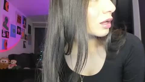Snapshot of julidavila chatting on 06.15.26 Jeimy Help me to reach 100 thumbs up online show from 06.15.26