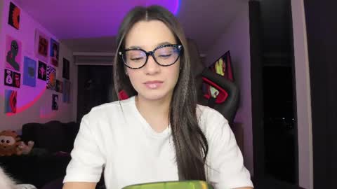 Snapshot of julidavila chatting on 07.02.26 Jeimy Help me to reach 100 thumbs up online show from 07.02.26