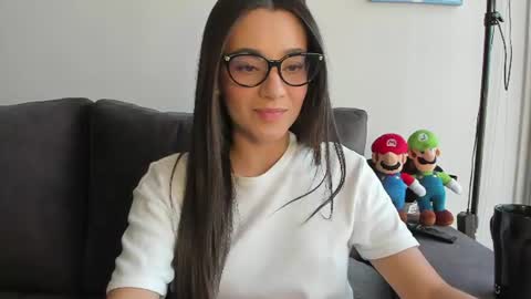Snapshot of julidavila chatting on 07.26.26 Jeimy Help me to reach 100 thumbs up online show from 07.26.26