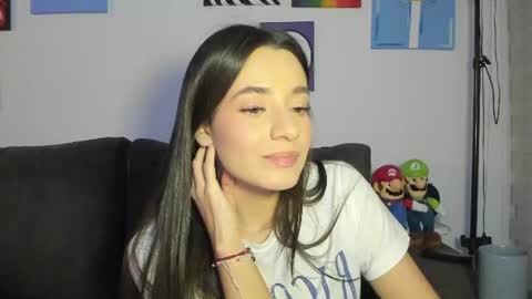 Snapshot of julidavila chatting on 07.29.26 Jeimy Help me to reach 100 thumbs up online show from 07.29.26