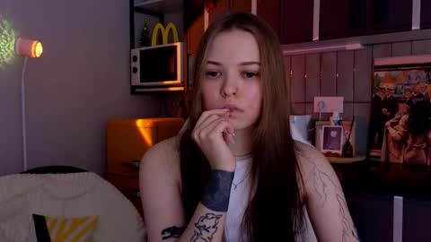 Snapshot of julidropp chatting on 12.18.25 julidropp online show from 12.18.25