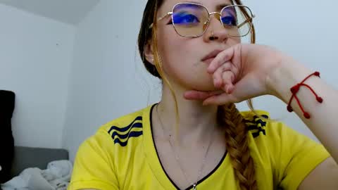 Snapshot of julie_autmn_ chatting on 07.03.26 yules online show from 07.03.26