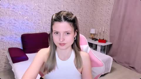 Snapshot of julie_flores chatting on 12.26.24 Julie online show from 12.26.24