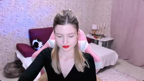 Snapshot of julie_flores chatting on 01.10.25 Julie online show from 01.10.25