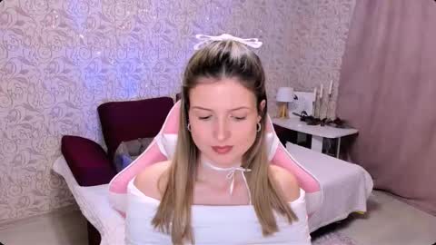 Snapshot of julie_flores chatting on 01.27.25 Julie online show from 01.27.25