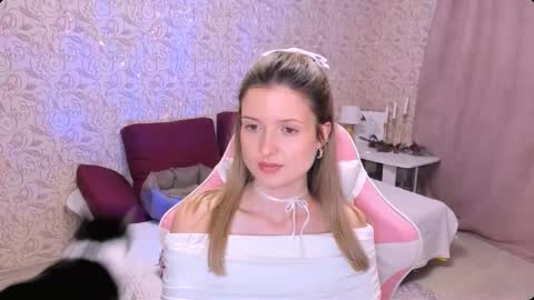 Snapshot of julie_flores chatting on 01.27.25 Julie online show from 01.27.25