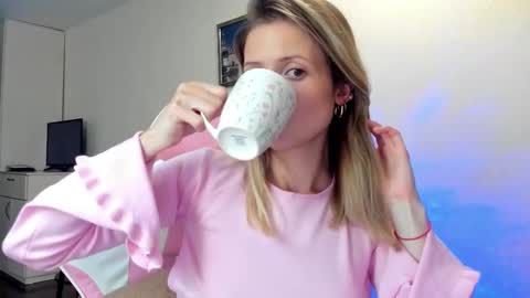 Snapshot of julie_flores chatting on 09.22.25 Julie online show from 09.22.25