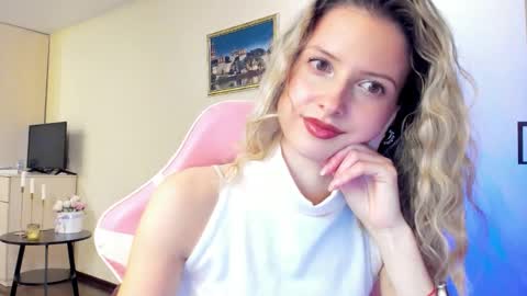 Snapshot of julie_flores chatting on 10.09.25 Julie online show from 10.09.25