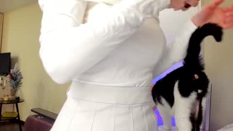 Snapshot of julie_flores chatting on 11.01.25 Julie online show from 11.01.25