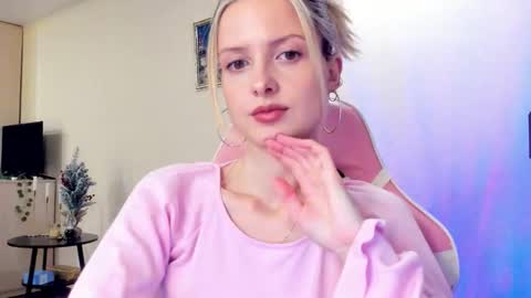 Snapshot of julie_flores chatting on 11.04.25 Julie online show from 11.04.25