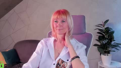 Julie Lucasss online show from 03.24.26