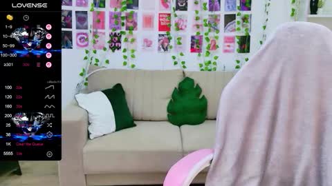 Snapshot of juliehill chatting on 03.12.26 juliehill online show from 03.12.26