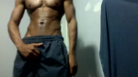 Snapshot of julienlongg chatting on 02.14.25 Julien online show from 02.14.25