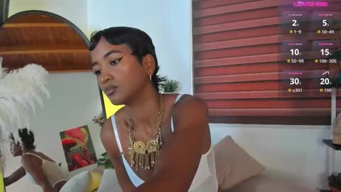 Snapshot of julieta__cooper chatting on 11.27.25 Juli online show from 11.27.25