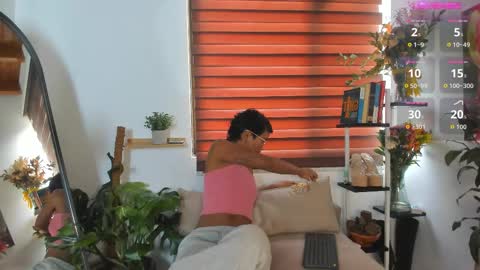 Snapshot of julieta__cooper chatting on 11.29.25 Juli online show from 11.29.25