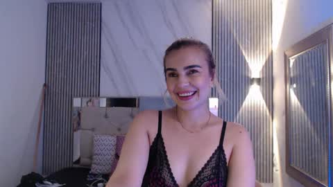 julieta__fox_ online show from 04.30.26