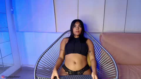 Snapshot of julieta_aguilar chatting on 01.04.25 Juli online show from 01.04.25