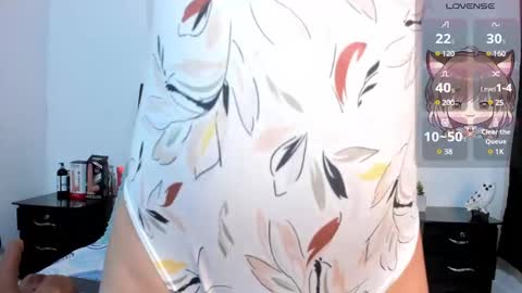 Snapshot of julieta_coopeer_ chatting on 03.11.25 Julieta online show from 03.11.25