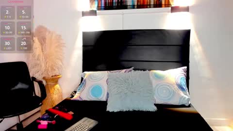 Snapshot of julieta_coopeer_ chatting on 11.09.25 Julieta online show from 11.09.25