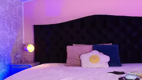 Snapshot of julieta_cortes__ chatting on 06.19.26 Julieta online show from 06.19.26