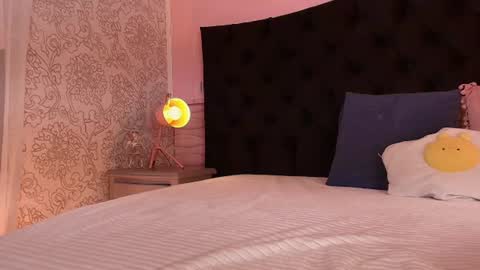 Snapshot of julieta_cortes__ chatting on 06.23.26 Julieta online show from 06.23.26