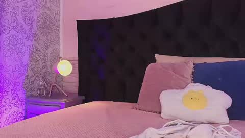 Snapshot of julieta_cortes__ chatting on 06.26.26 Julieta online show from 06.26.26