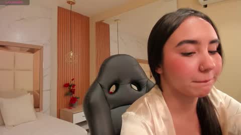     online show from 10.11.25