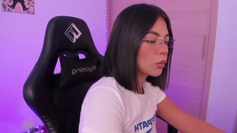 Snapshot of julietariverss chatting on 01.20.25 Julieta online show from 01.20.25