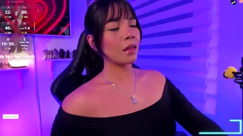 Snapshot of julietariverss chatting on 10.21.25 Julieta online show from 10.21.25