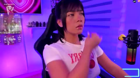 Snapshot of julietariverss chatting on 10.23.25 Julieta online show from 10.23.25