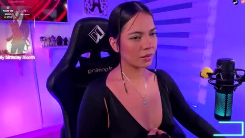 Snapshot of julietariverss chatting on 10.24.25 Julieta online show from 10.24.25