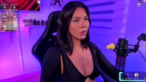 Snapshot of julietariverss chatting on 10.30.25 Julieta online show from 10.30.25