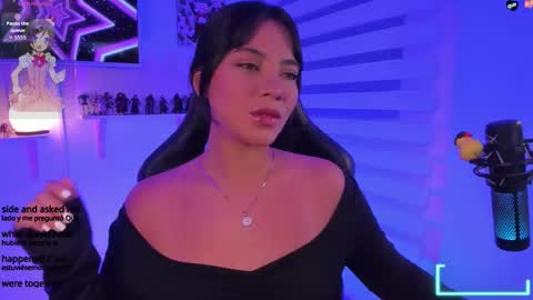 Snapshot of julietariverss chatting on 11.23.25 Julieta online show from 11.23.25