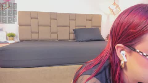 Snapshot of julieth_rojas chatting on 02.25.26 julieth_rojas online show from 02.25.26