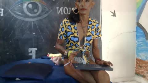 Julieth Wolf online show from 02.05.25