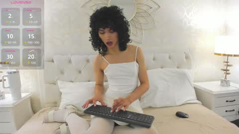 Snapshot of julietta___ chatting on 05.14.26 julietta online show from 05.14.26